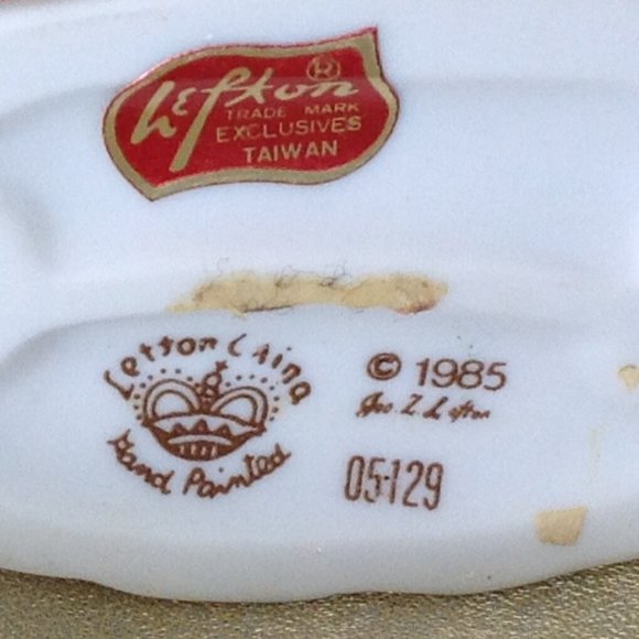 Adorable Lefton Christmas Elf Holding a Blue Bird - Picture 5 of 5